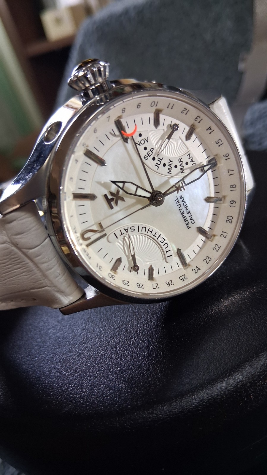 Intelligent Quartz PerpetualCalendarr Incredible Rare And Hard To Find