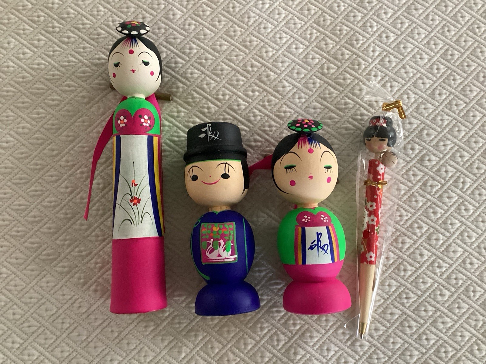 Japanese Wooden Dolls Kokeshi Contemporary Neon Colors Set w/Bonus Pen - NEW