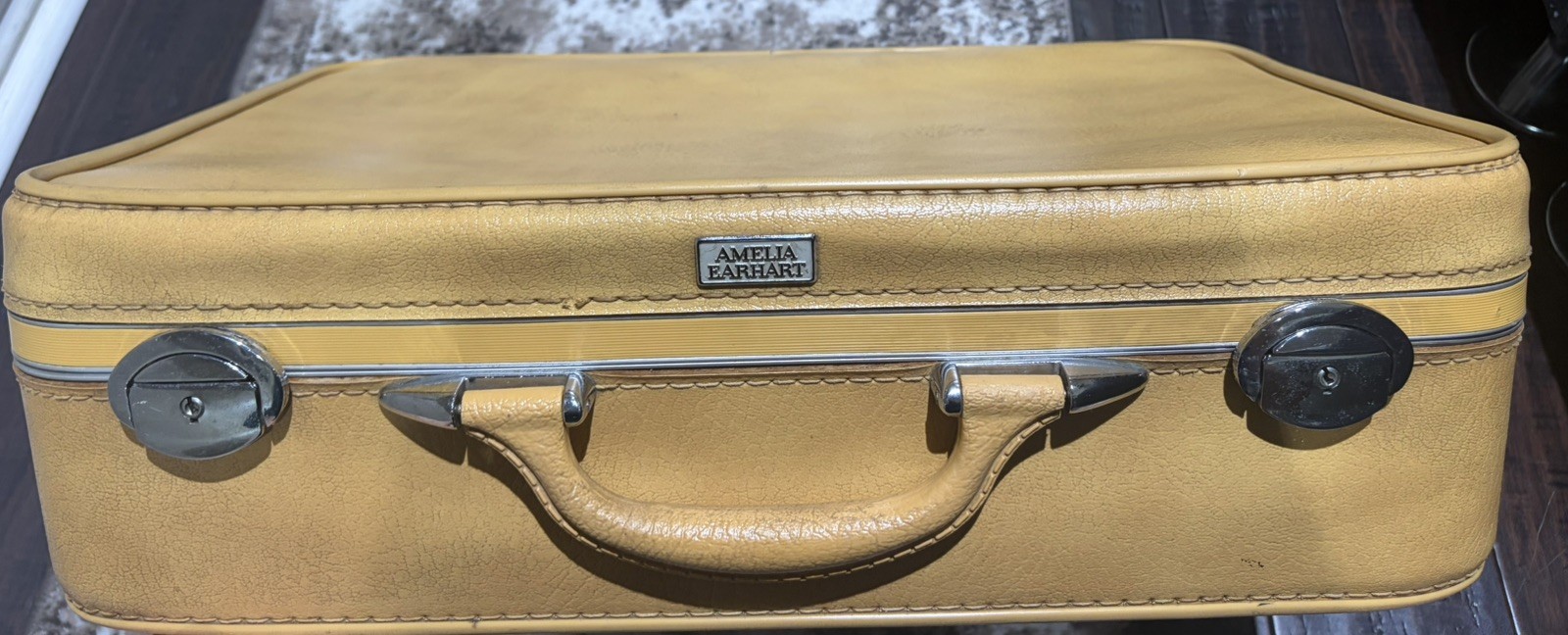 1960s Vintage Amelia Earhart Yellow Suitcase Hard Shell Luggage Travel Case 1960s Vintage Amelia Earhart Yellow Suitcase Hard Shell Luggage Travel Case