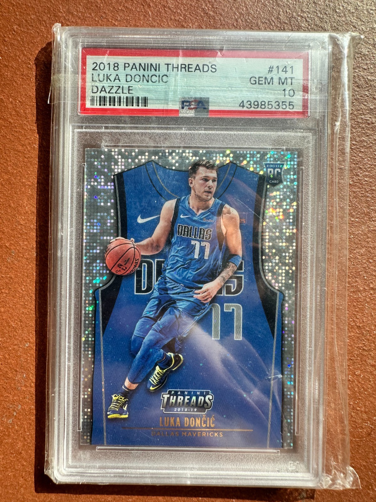2018-19 Panini Threads Dazzle Luka Doncic #141 ROOKIE RC PSA 10 GEM MINT