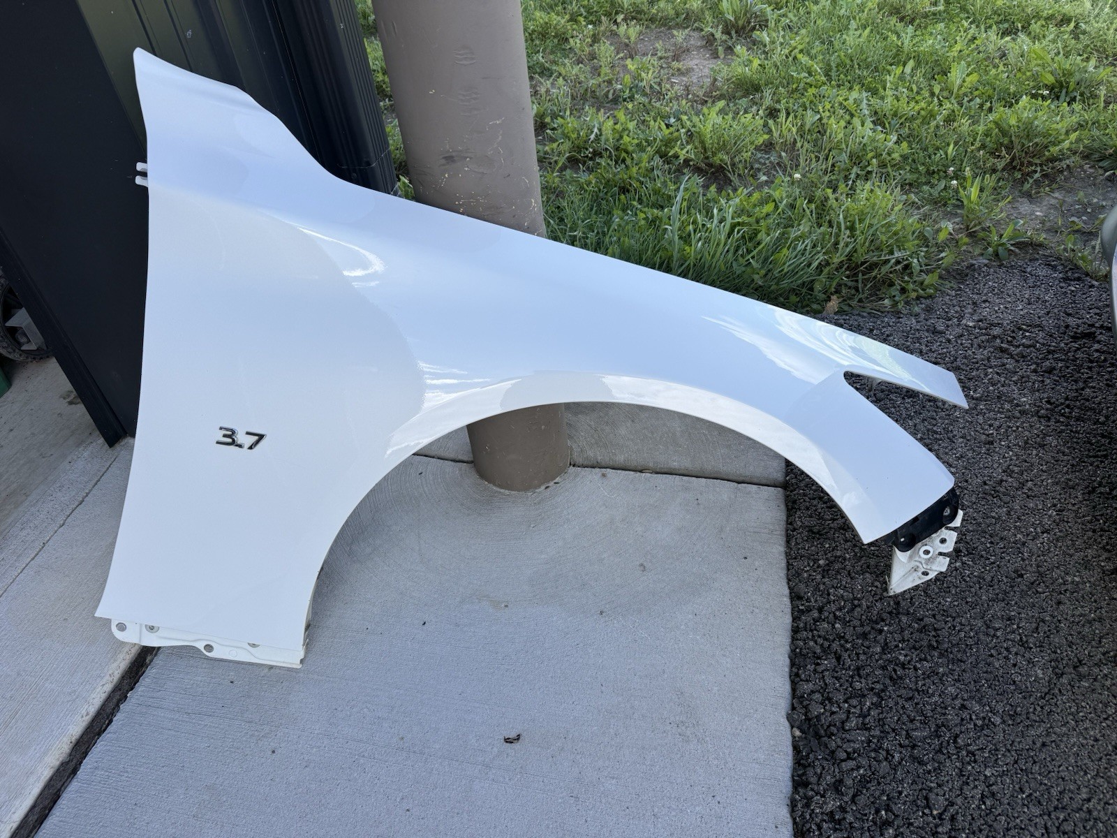 2014-2023 INFINITI Q50 FRONT RIGHT PASSENGER SIDE FENDER 3.7/ White - QAA OEM 2014-2023 INFINITI Q50 FRONT RIGHT PASSENGER SIDE FENDER 3.7/ White - QAA OEM