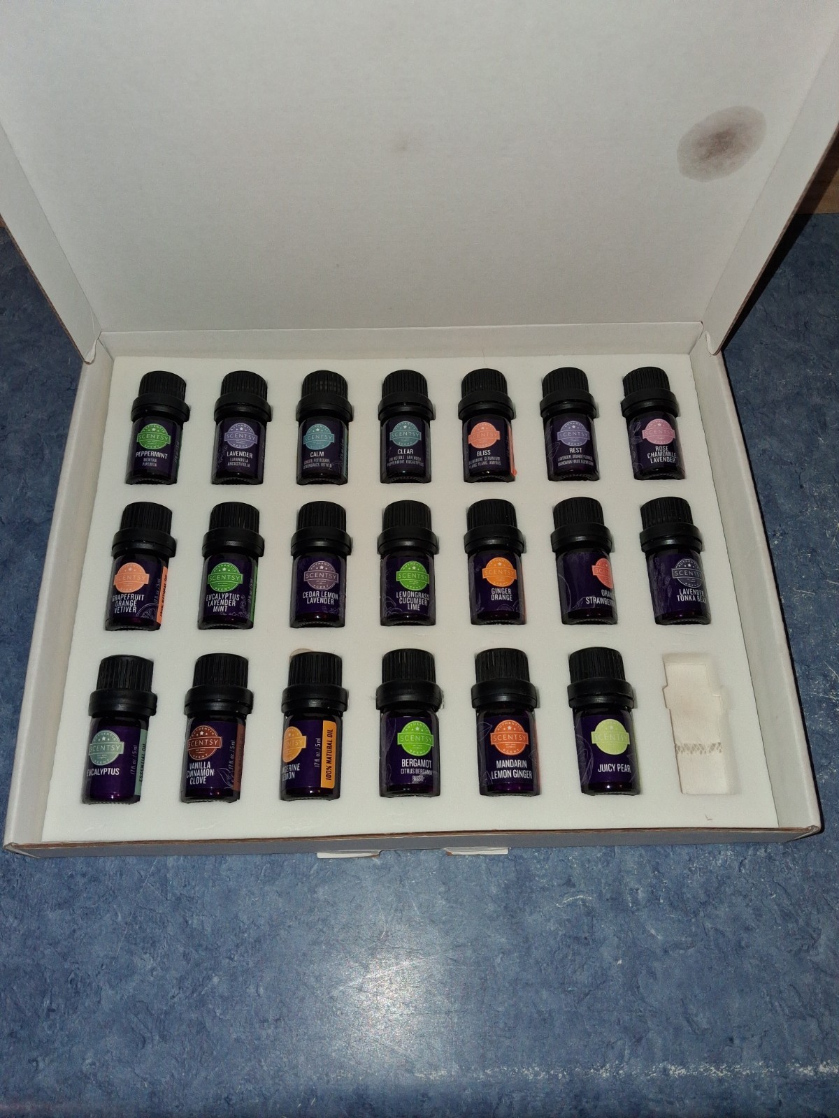 Scentsy Oil Sample Kit-20pc-5ml/.17 fl. Oz. Bottles-Pure Aromatherapy-Read Scentsy Oil Sample Kit-20pc-5ml/.17 fl. Oz. Bottles-Pure Aromatherapy-Read