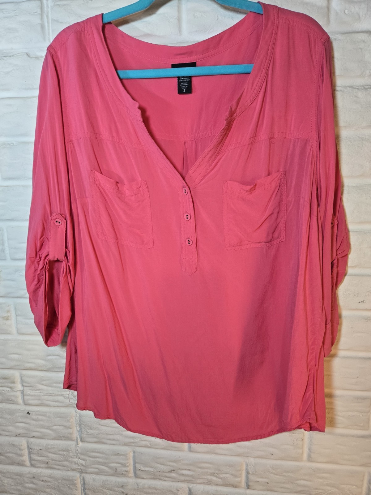 Torrid Women\'s Size 2 Pink Rayon Henley Blouse Roll Tab 3/4 Sleeve Plus Size