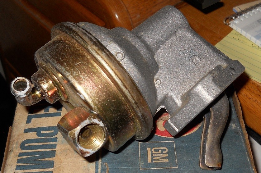 NOS 1969-75 Chevrolet Small Block 327 350 400 Fuel Pump 40987 114n40987