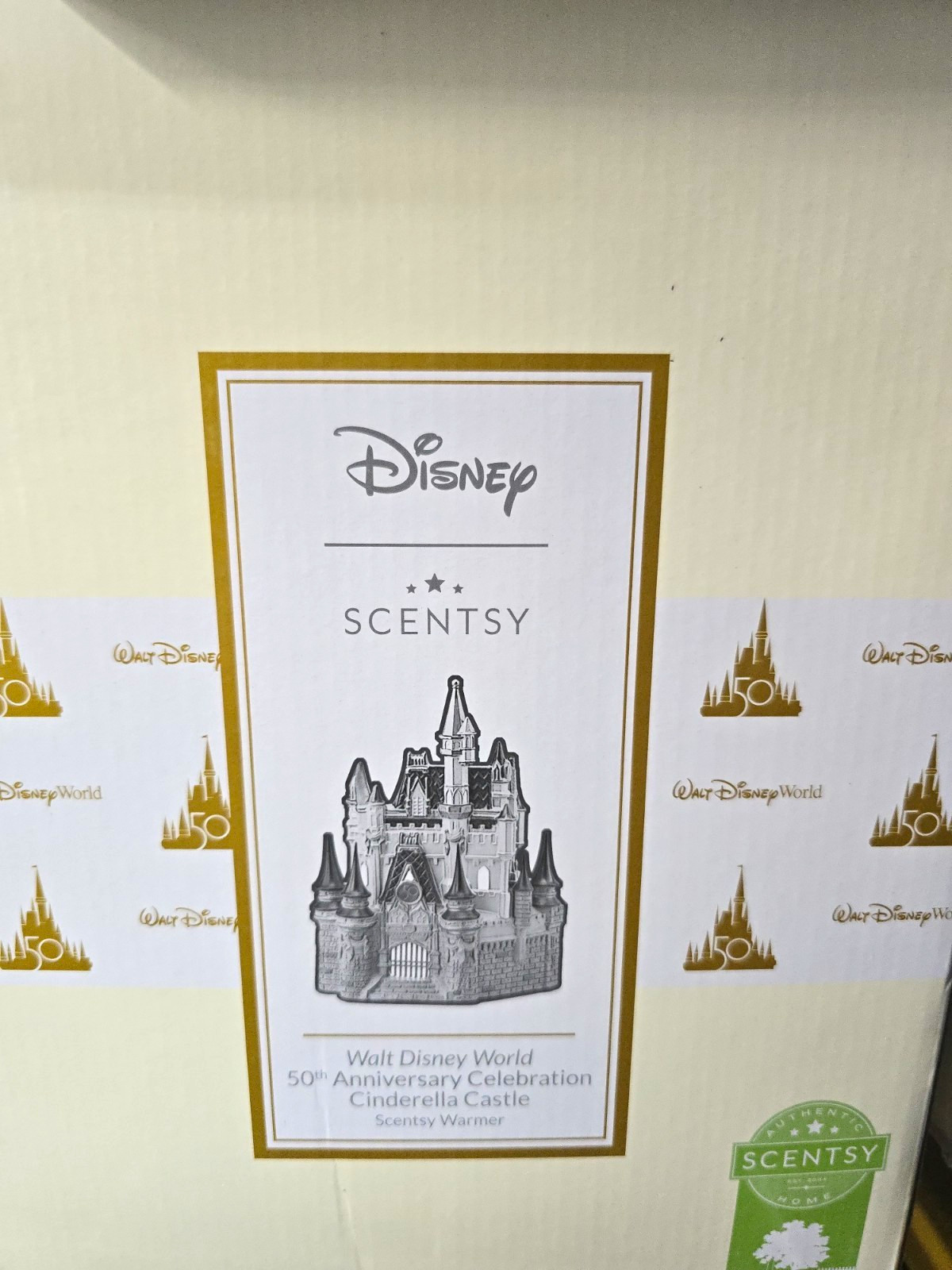 Scentsy Disney Oil/Wax Warmer Walt Disney World 50th Cinderella Castle Scentsy Disney Oil/Wax Warmer Walt Disney World 50th Cinderella Castle