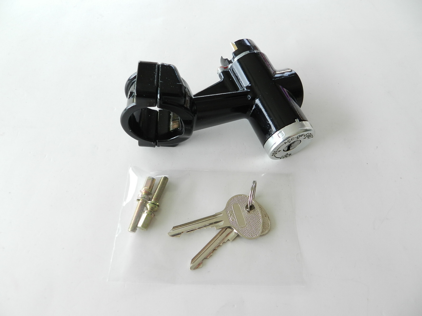 Datsun Roadster 1967.5 ignition switch lock cylinder assembly NOS