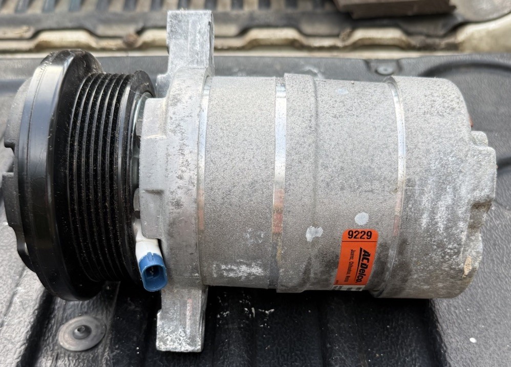 NOS OEM  A/C Compressor for Cadillac Seville Allante Eldorado 89018939 NO BOX 