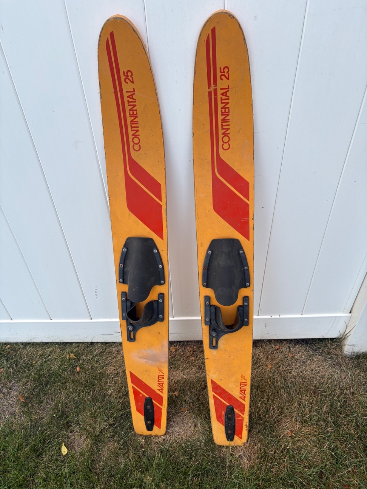 Vintage Wood Water Skis Avanti Continental 25