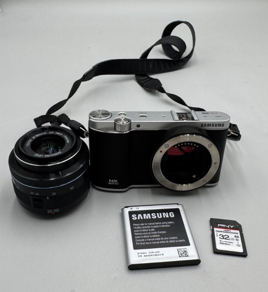 Samsung NX3000 Mirrorless Camera With 20-50mm Samsung Lens Battery 32GB SD Blk B