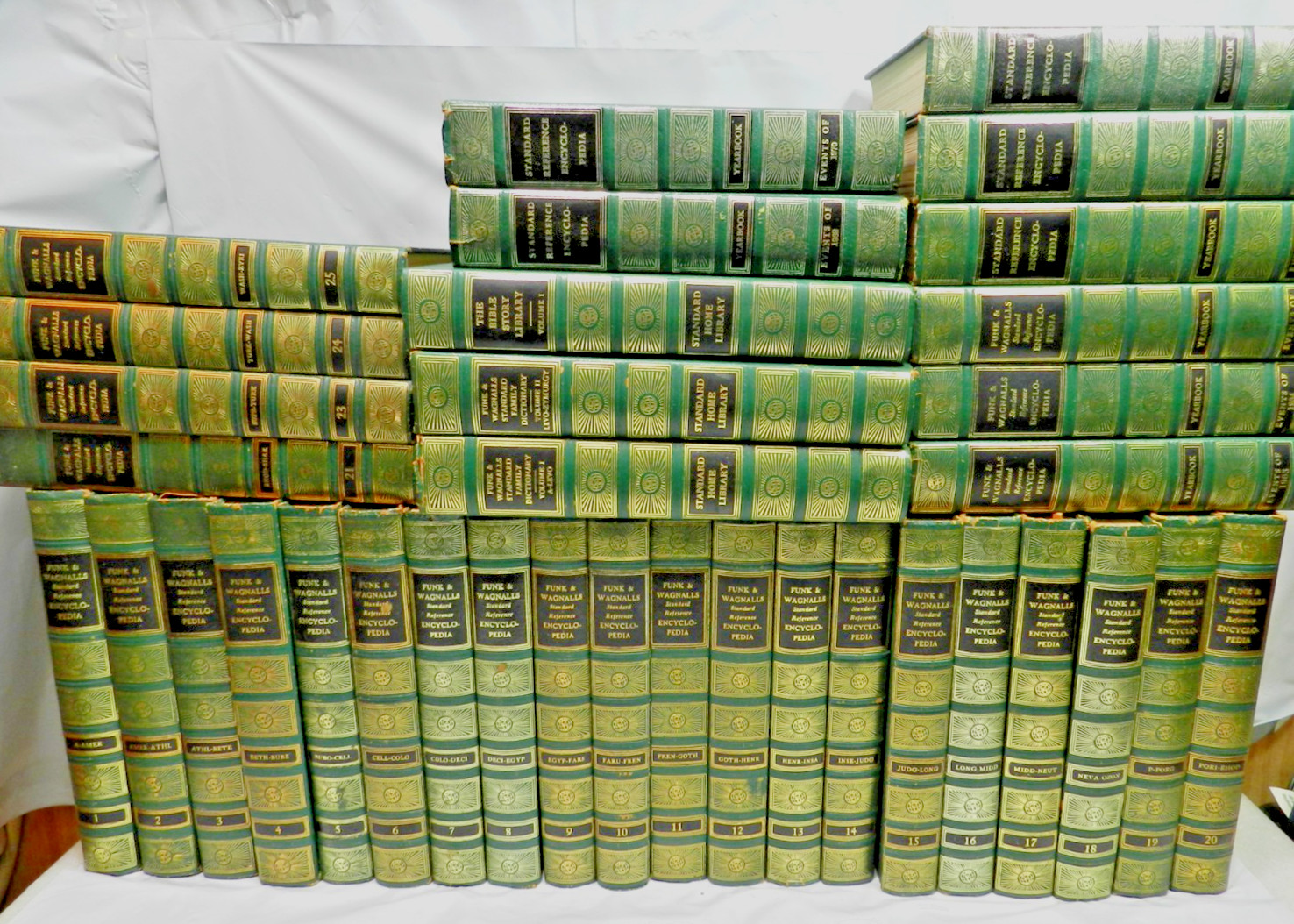 Vintage 1961 Funk & Wagnalls Encyclopedia 35 Vol. Year Books Dictionary (W35JK)