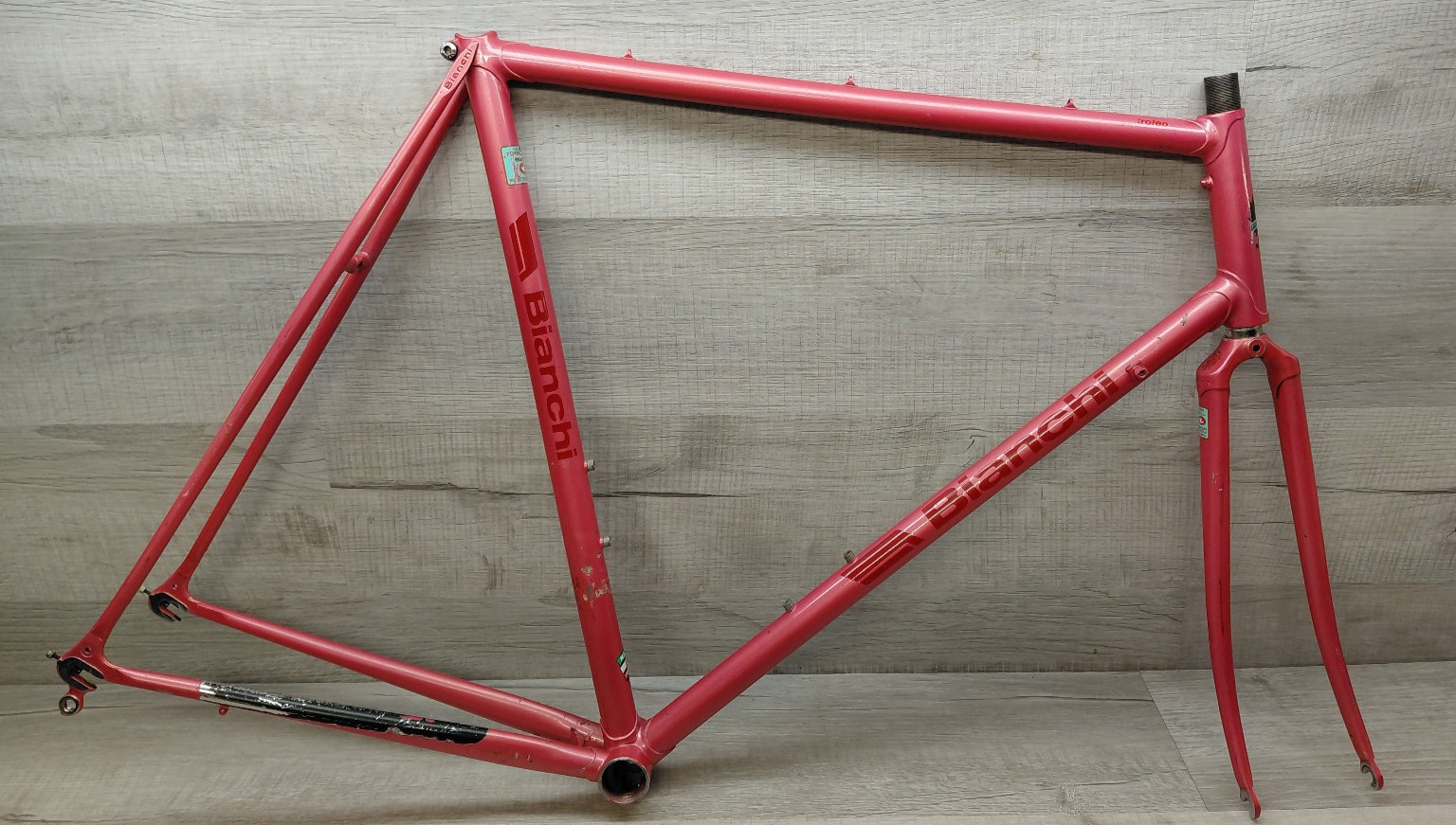 Vintage 1986, 87 Vintage Bianchi TROFEO 58.5 cm Electric Rose Frame Set