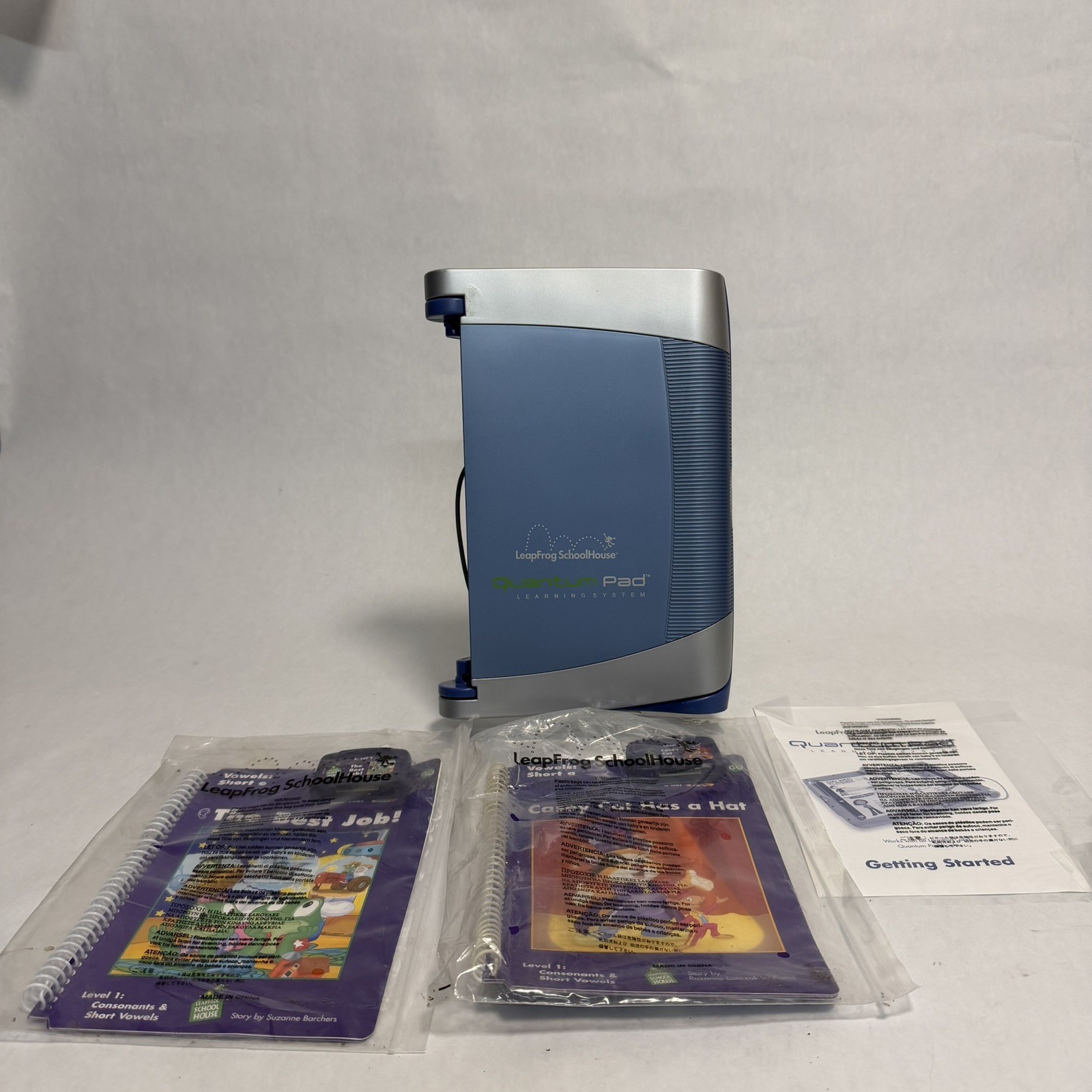 LeapFrog SchoolHouse Quantum Pad Learning System w/ 2 Books Vintage 2002
