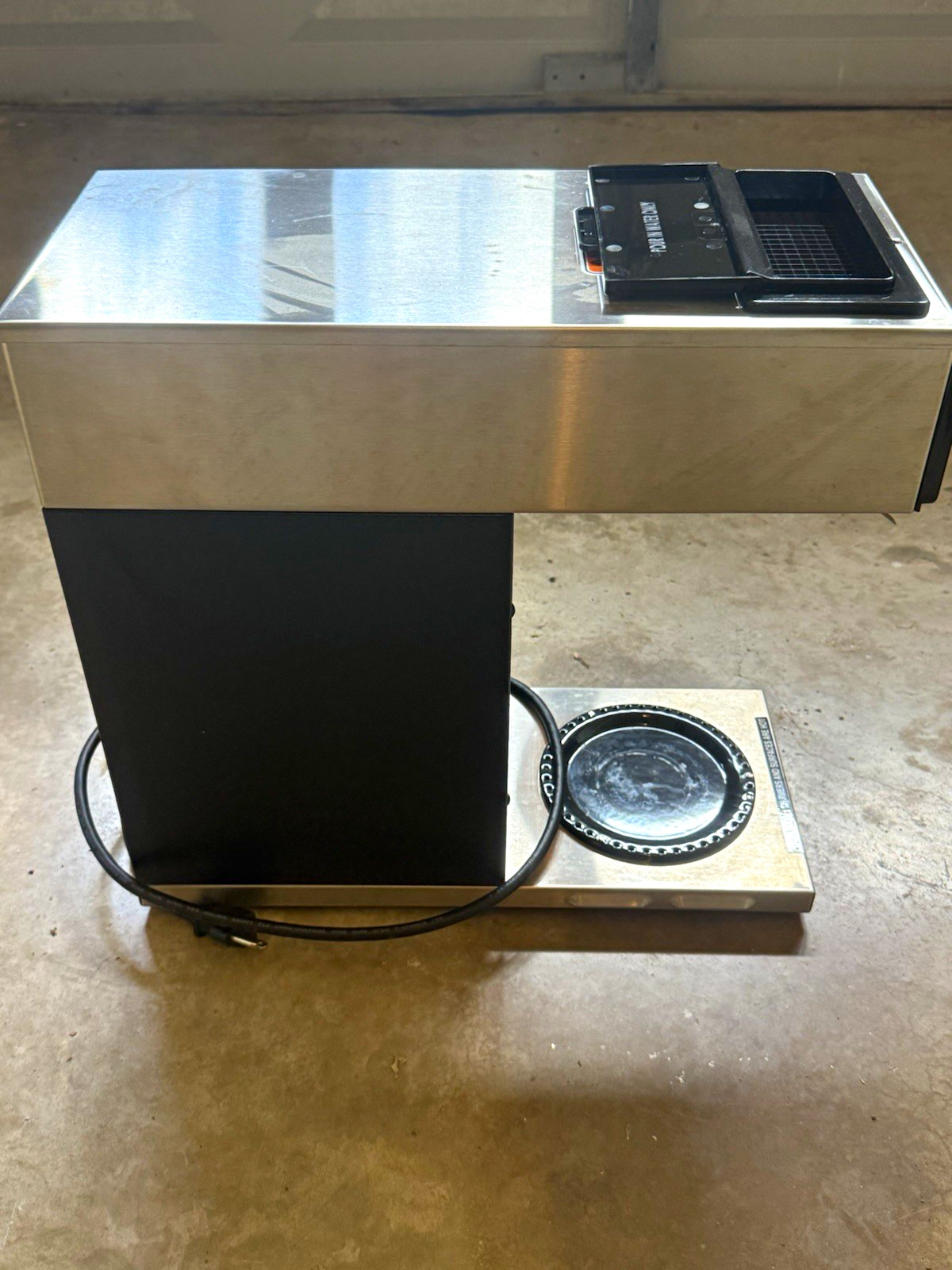 BUNN VP-17 Series Pourover Decanter Coffee Brewer, 1 Warmer, Server BUNN VP-17 Series Pourover Decanter Coffee Brewer, 1 Warmer, Server