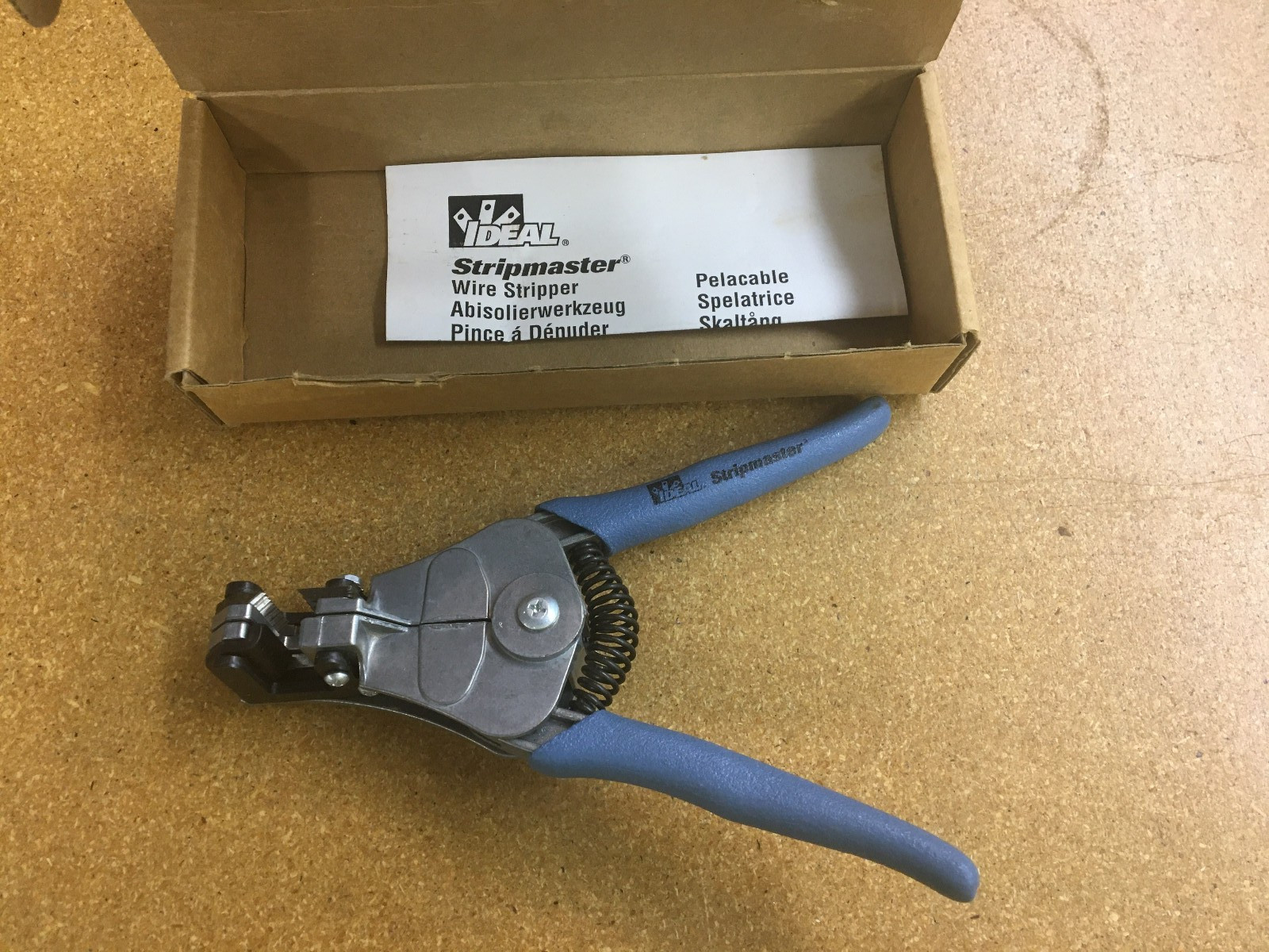 IDEAL Industries 45-097 Stripmaster Wire Stripper, #16 to #26 AWG BRAND NEW IDEAL Industries 45-097 Stripmaster Wire Stripper, #16 to #26 AWG BRAND NEW