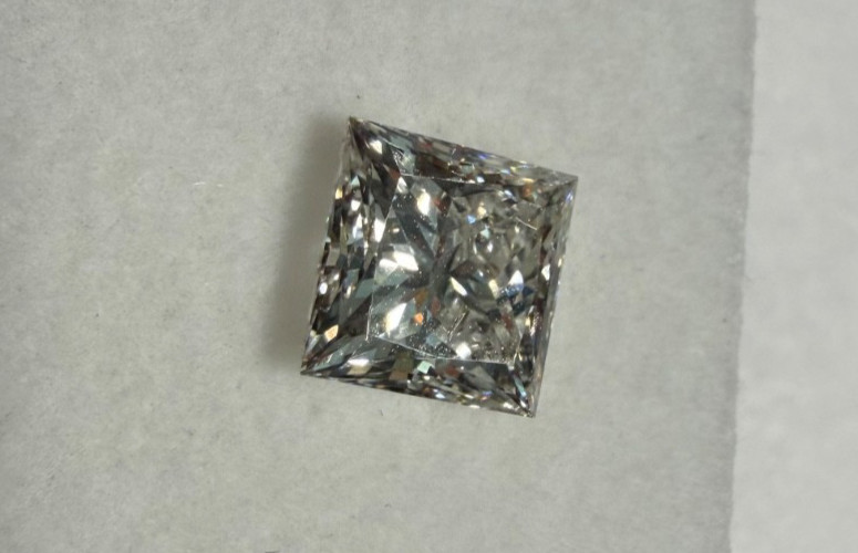 1.85ct Princess Cut Diamond - F Grade - VS1 Clarity - IGI Certified - Lab Grown 1.85ct Princess Cut Diamond - F Grade - VS1 Clarity - IGI Certified - Lab Grown