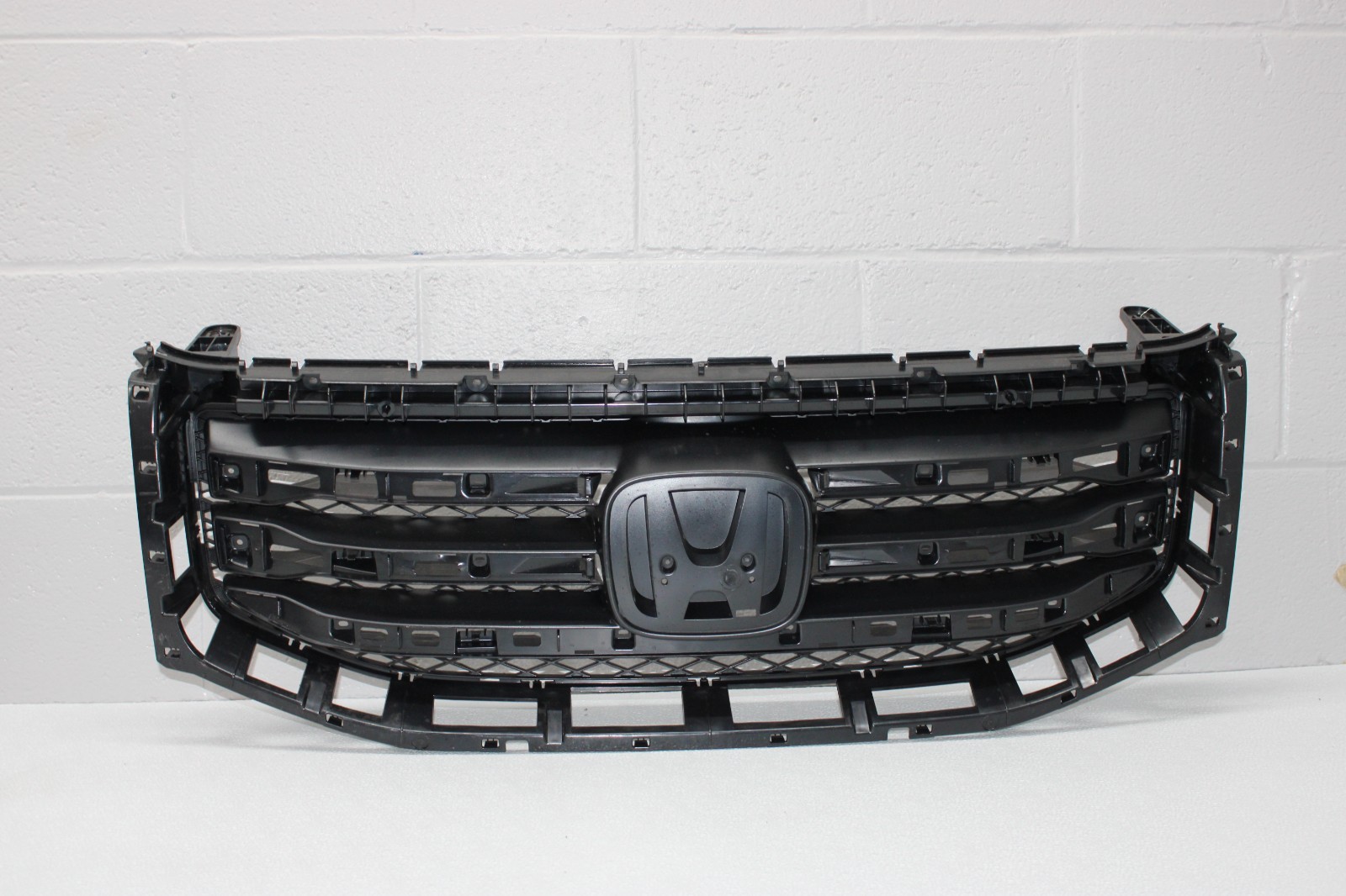 2012 2015 HONDA PILOT FRONT UPPER GRILLE INSERT OEM 2012 2015 HONDA PILOT FRONT UPPER GRILLE INSERT OEM