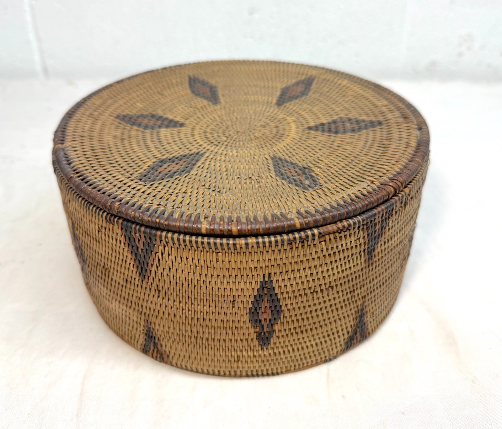 Antique 19th century Native American Pima hand woven wicker lidded basket Indian Antique 19th century Native American Pima hand woven wicker lidded basket Indian