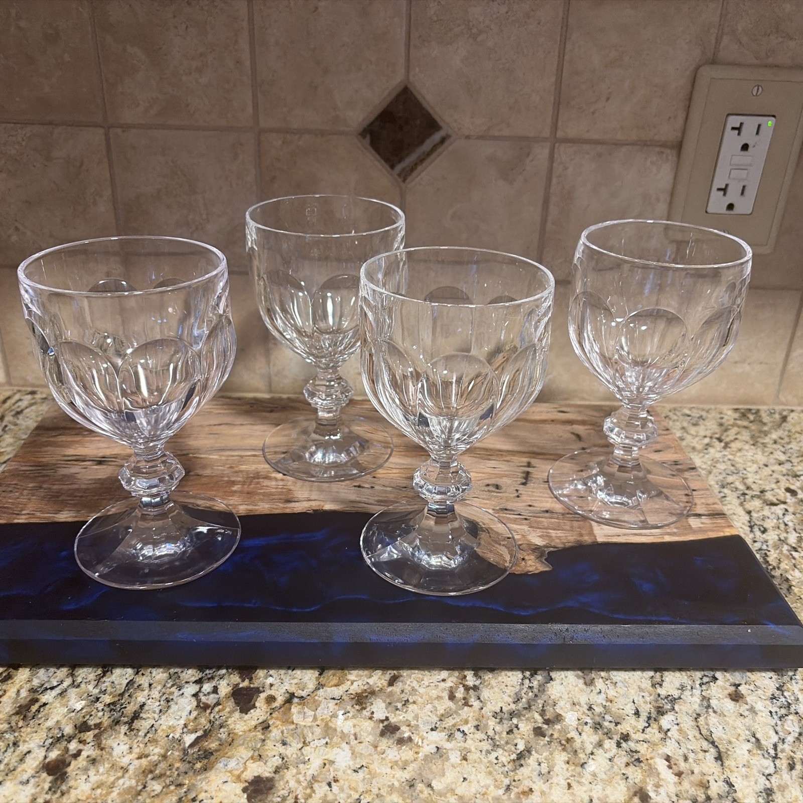 VILLEROY AND BOCH WATER GOBLETS 6 IN SET OF 4 VILLEROY AND BOCH WATER GOBLETS 6 IN SET OF 4