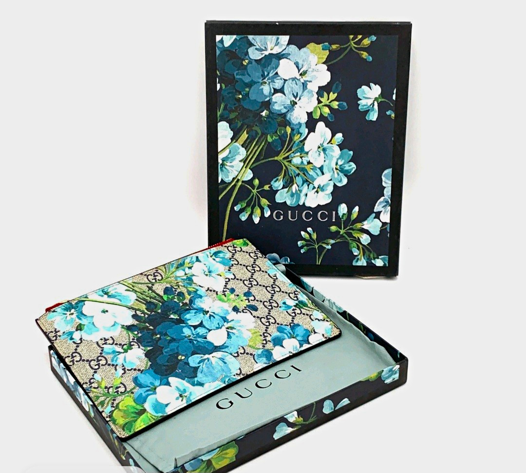 Gucci Blooms GG Supreme Zip Pouch PRISTINE CONDITION. With Box & Original Dustie Gucci Blooms GG Supreme Zip Pouch PRISTINE CONDITION. With Box & Original Dustie