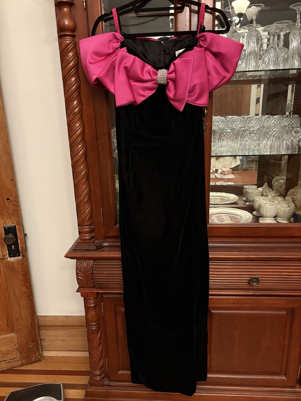 Dramatic Black Velvet With Hot Pink Bow Dress Vintage 90’s Size S Dramatic Black Velvet With Hot Pink Bow Dress Vintage 90’s Size S