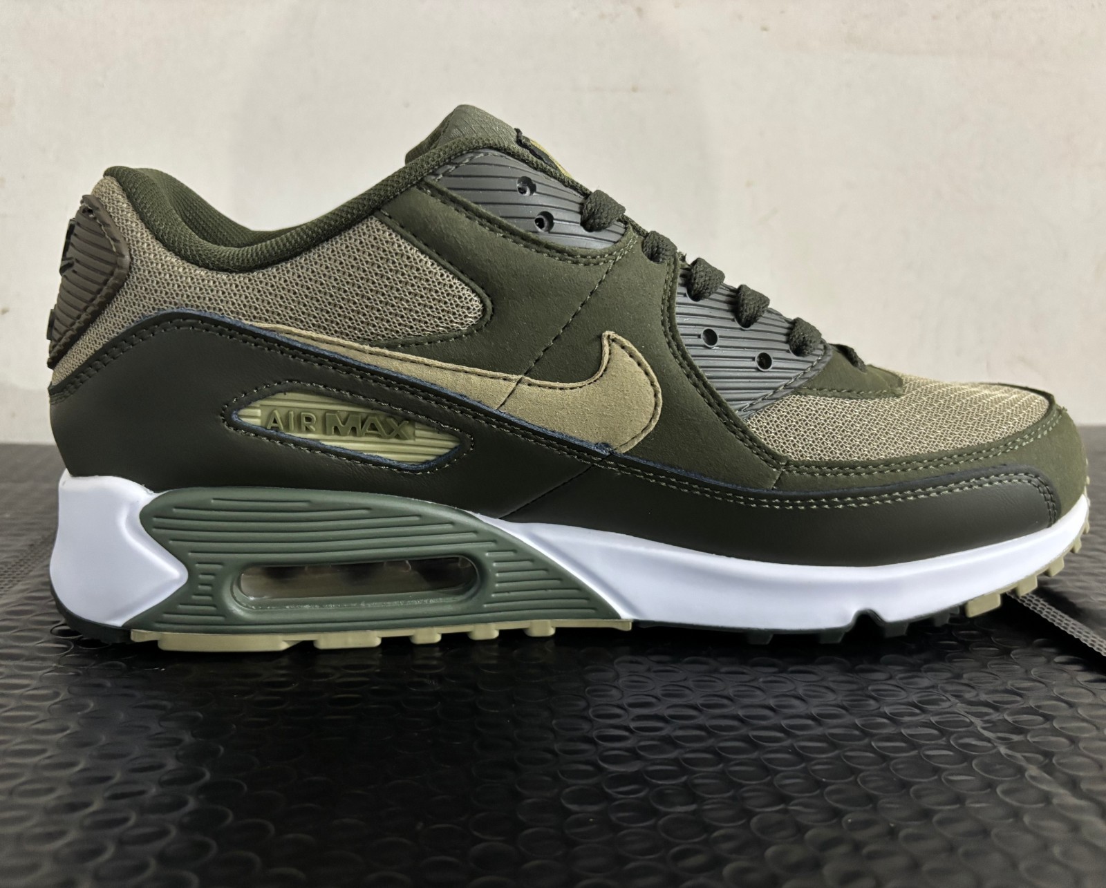 Men  Nike Air Max 90 Running Shoe  Sneaker NO BOX US 9.5