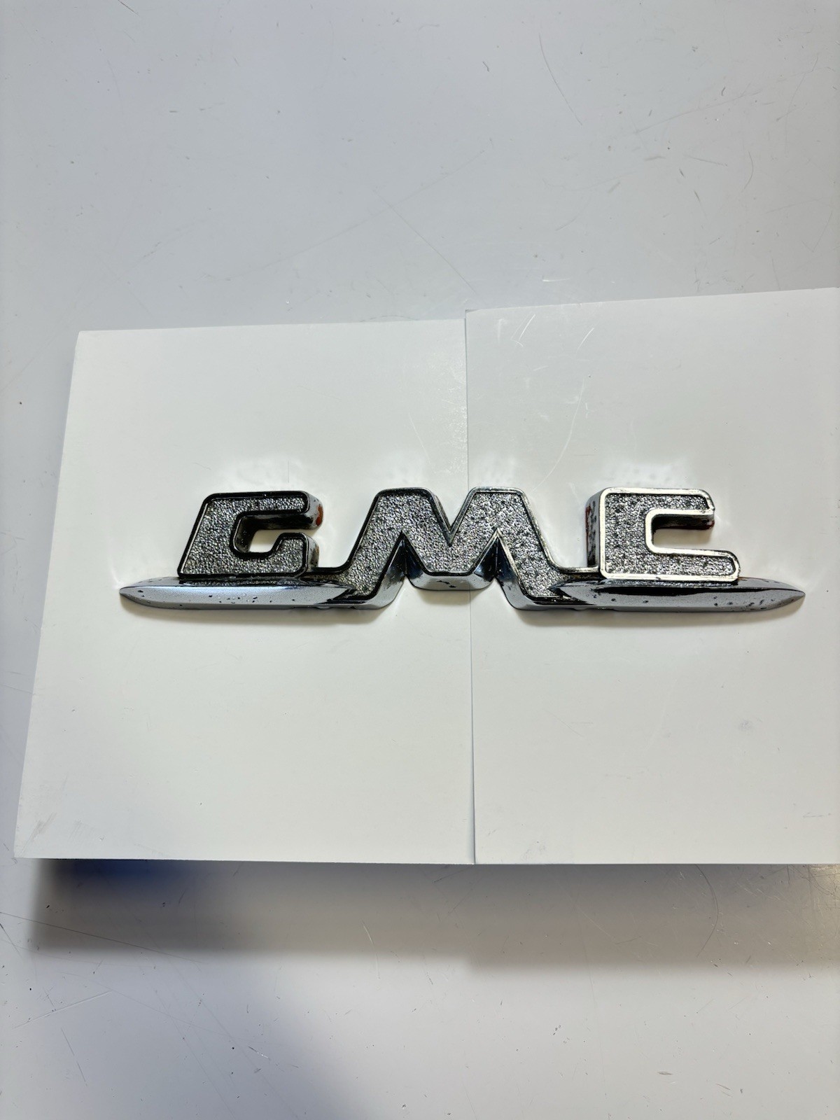 (1) 1955 56 57 GMC Fender Emblem , Original , 2329447 (1) 1955 56 57 GMC Fender Emblem , Original , 2329447