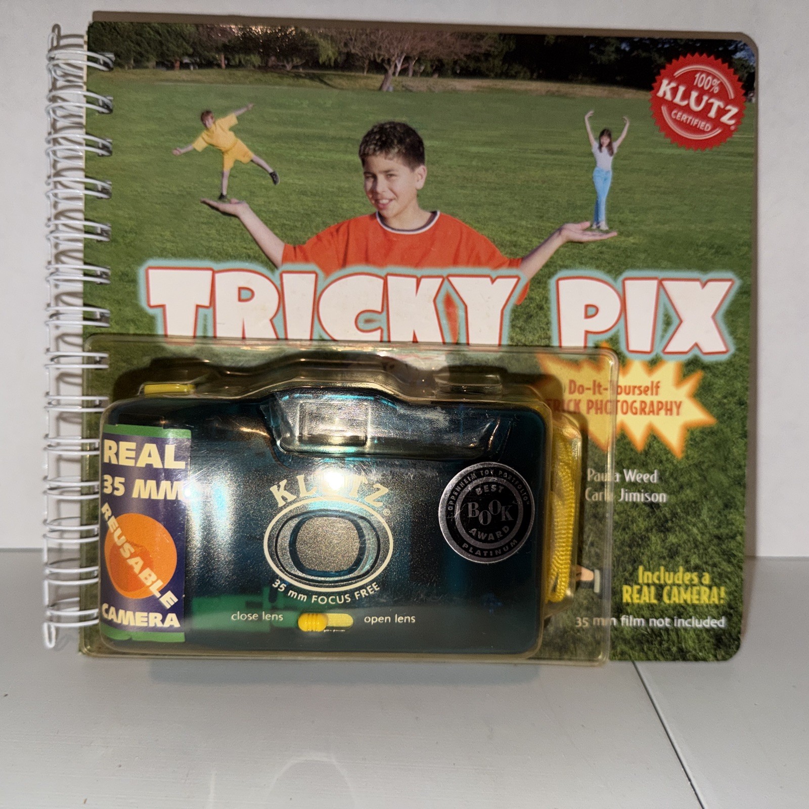 Sealed Klutz Tricky Pix Trick Photography Reusable 35 mm Green Camera / New Sealed Klutz Tricky Pix Trick Photography Reusable 35 mm Green Camera / New