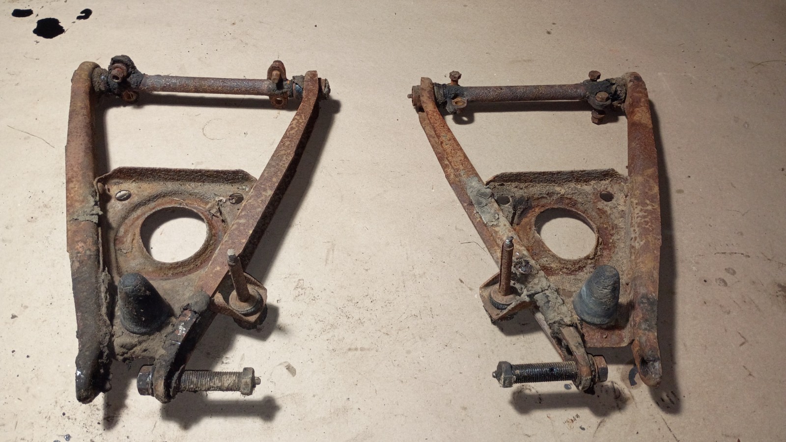 1941-1948 Oldsmobile lower control arms, complete restorable 1941-1948 Oldsmobile lower control arms, complete restorable