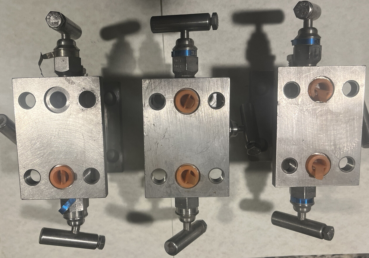 Rosemount Manifold SS 316. (quantity:3) Huge Discount Sale Over 80% Off Retail