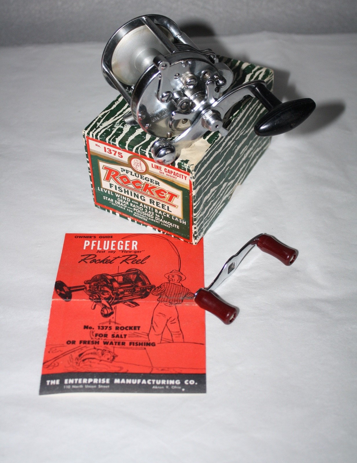 PFLUEGER Rocket No.1375 Level Wind w/Box & Manual Cleaned, Serviced EXCELLENT PFLUEGER Rocket No.1375 Level Wind w/Box & Manual Cleaned, Serviced EXCELLENT