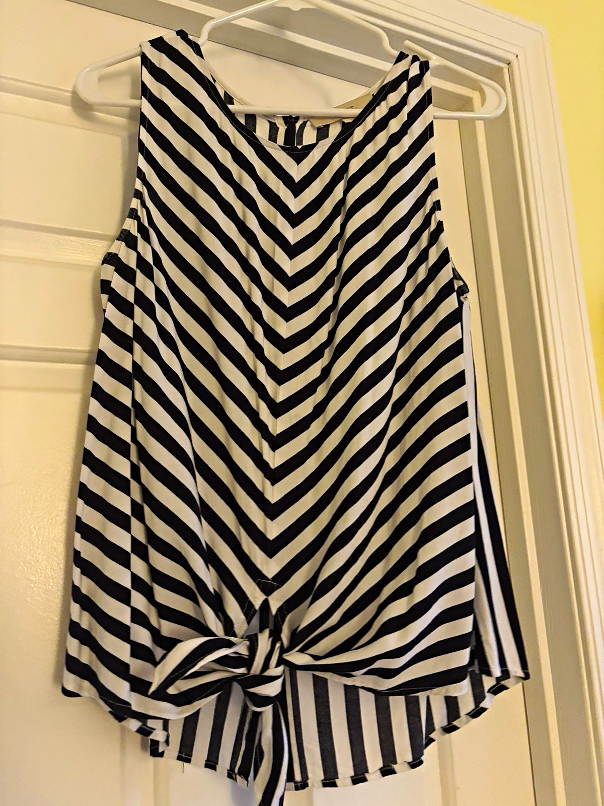 LOFT Women’s Tie-Front Tank Top LOFT Women’s Tie-Front Tank Top