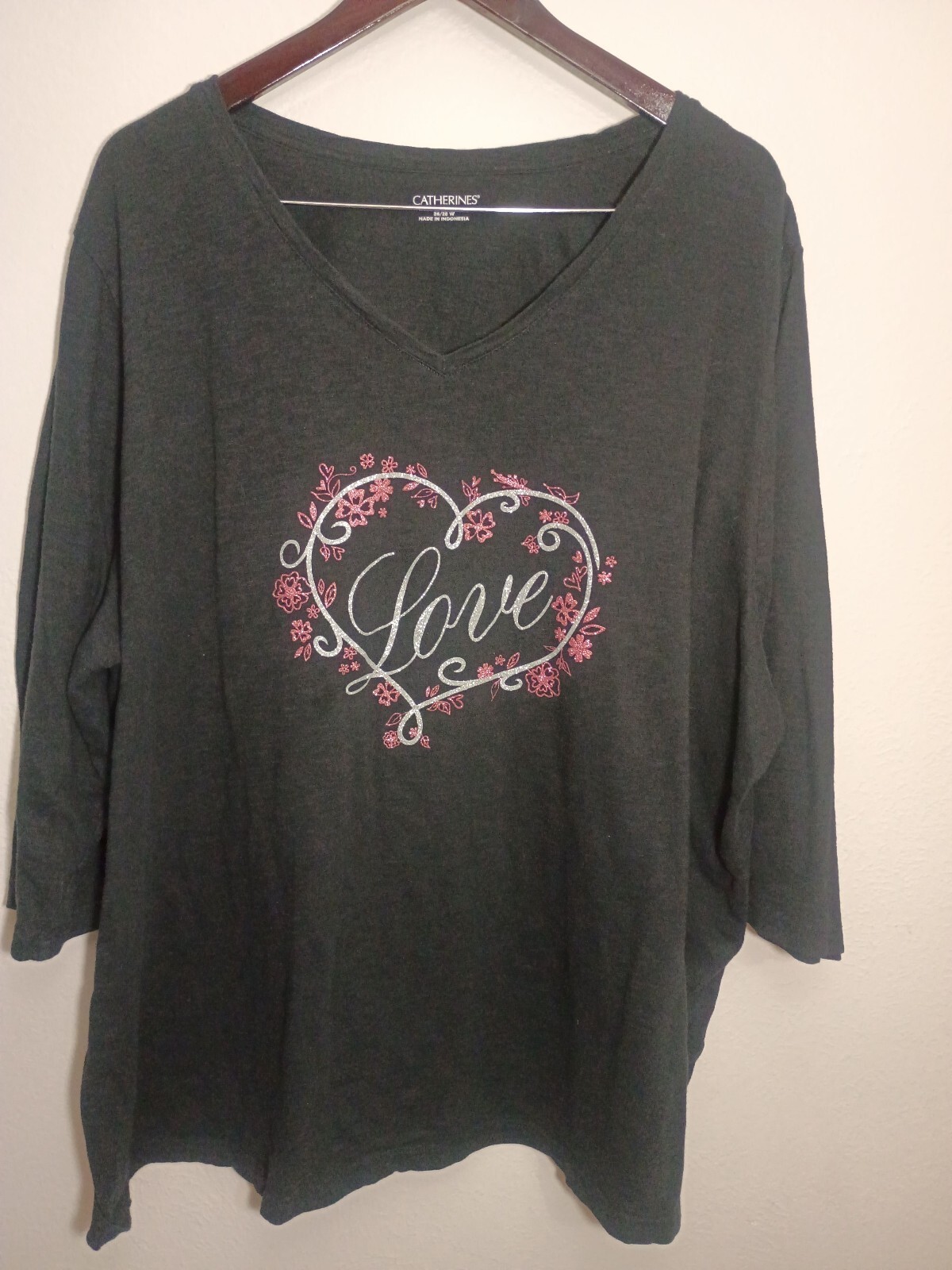 Catherines 3X Black Cotton V-Neck Top with Pink Floral Heart Love Design