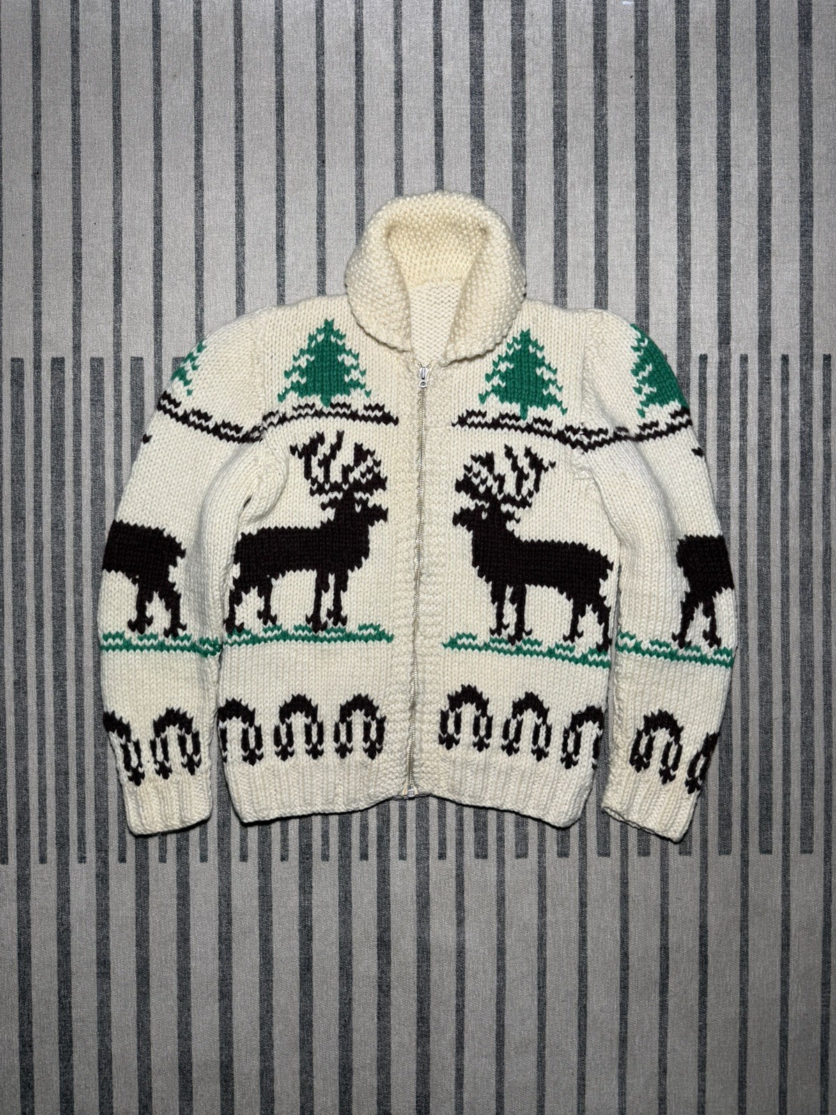Vintage 1950s/60s Cowichan Hand Knit Deer Wool Sweater Cardigan