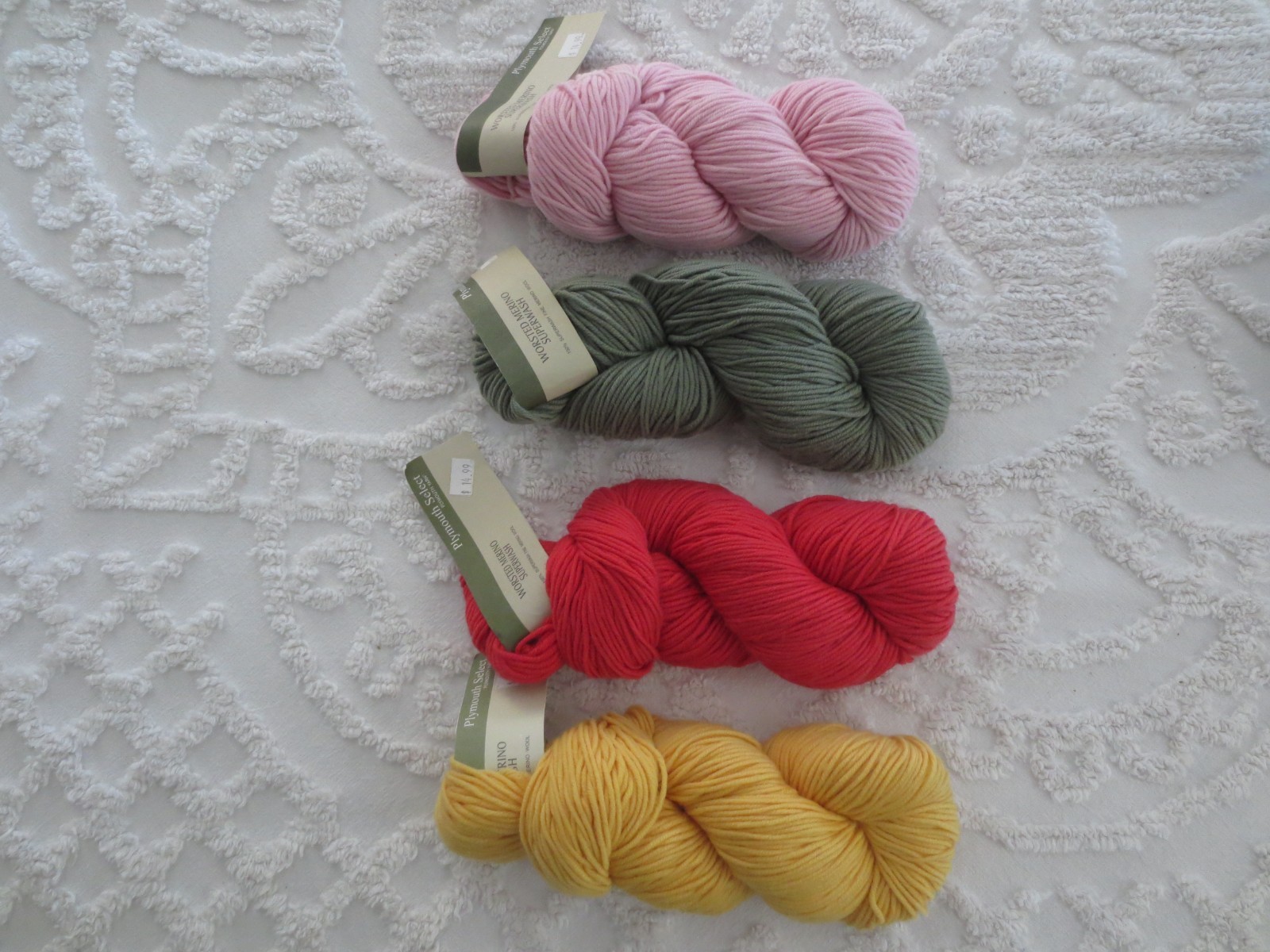 4 - 100g Hanks Plymouth Select WORSTED SUPERWASH FINE MERINO WOOL YARN--4 Colors