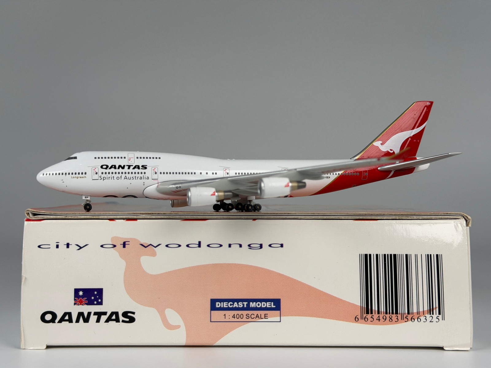 1:400 Blue Box Qantas Airways Boeing 747-400 VH-OEH 1:400 Blue Box Qantas Airways Boeing 747-400 VH-OEH