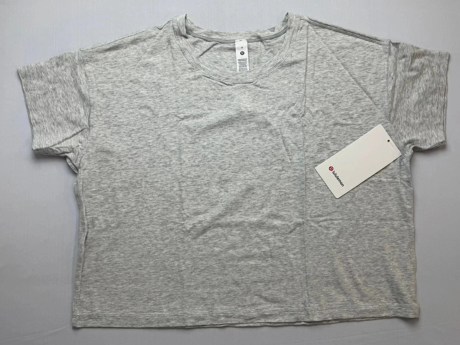 lululemon Cates T-Shirt, Heathered Core Ultra Light Grey. Size 0. NWT