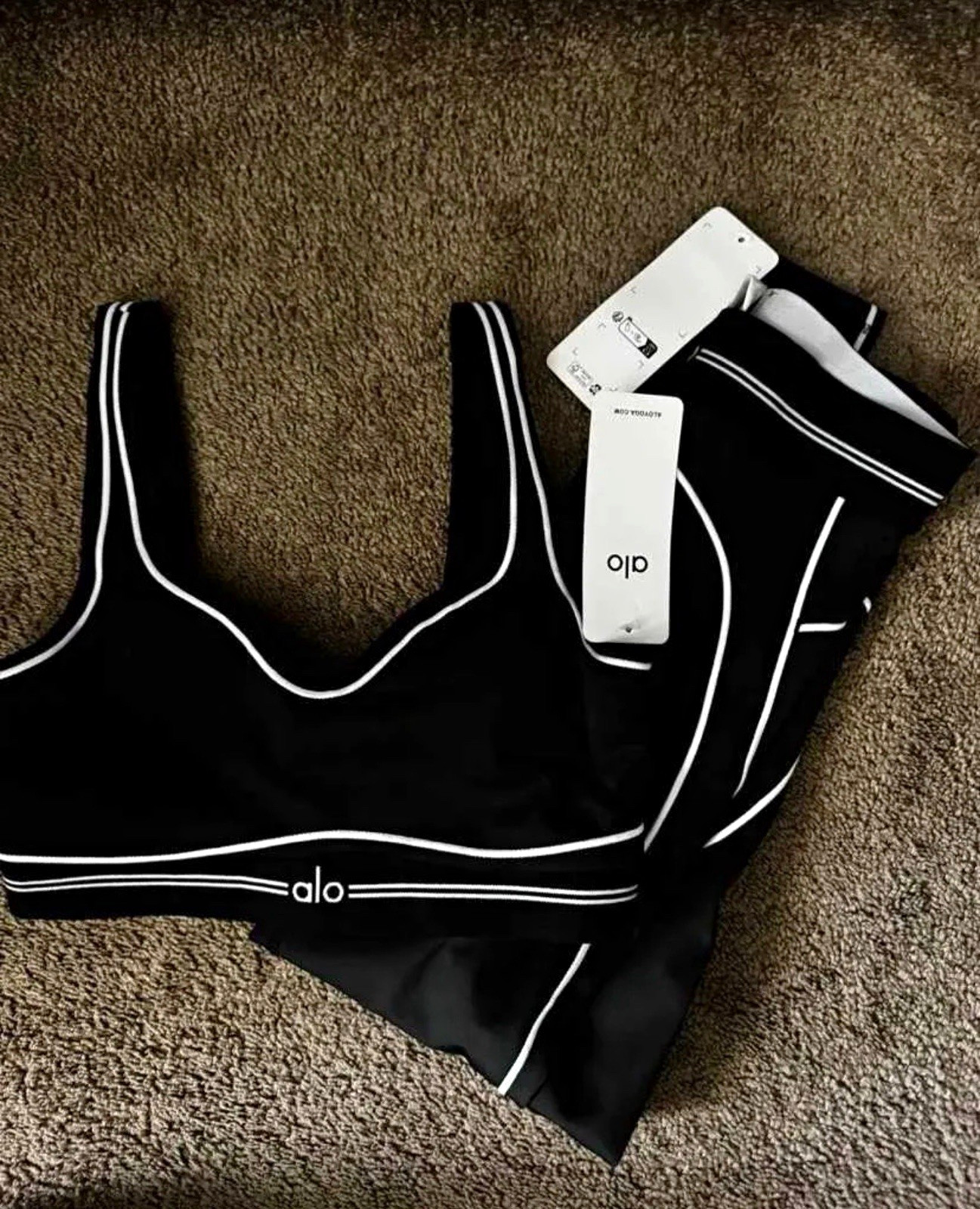 Alo Yoga Black/ White 2-Piece Set Sports Bra & Leggings Size L