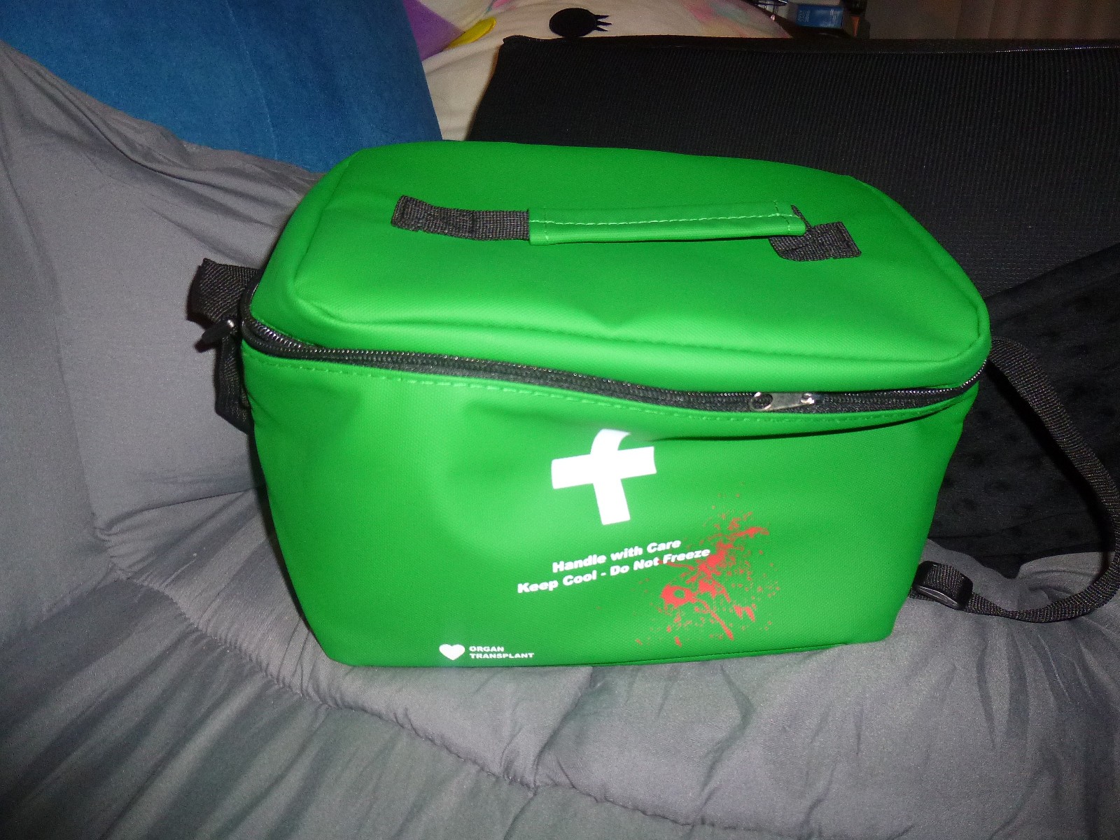 Resident Evil Movie Popcorn Bucket Organ Transplant Bag Insulated Cooler IN HAND