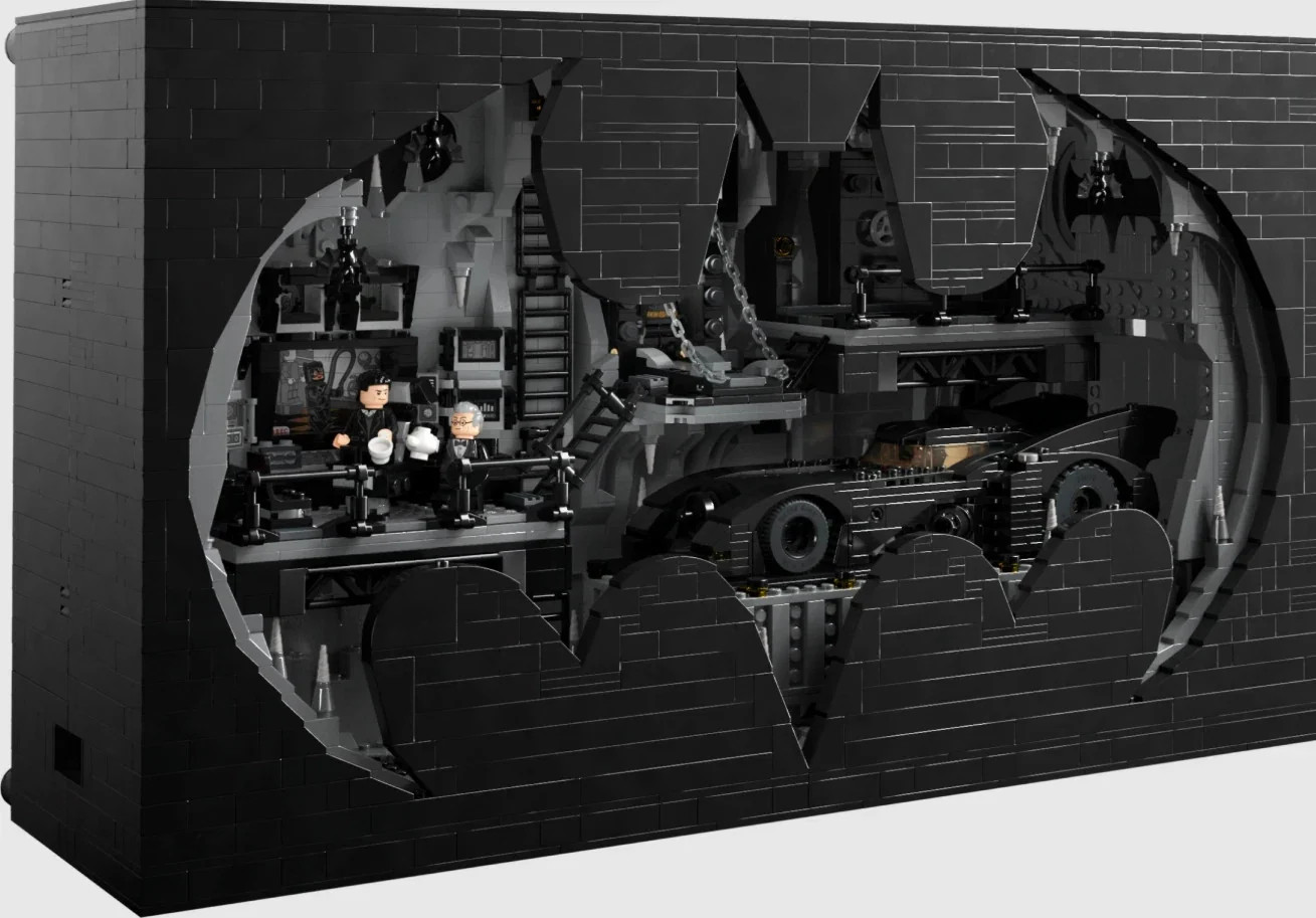 NEW 3981PCS Batman Batcave Shadow Box Building Block Set W/ FIGS NEW 3981PCS Batman Batcave Shadow Box Building Block Set W/ FIGS