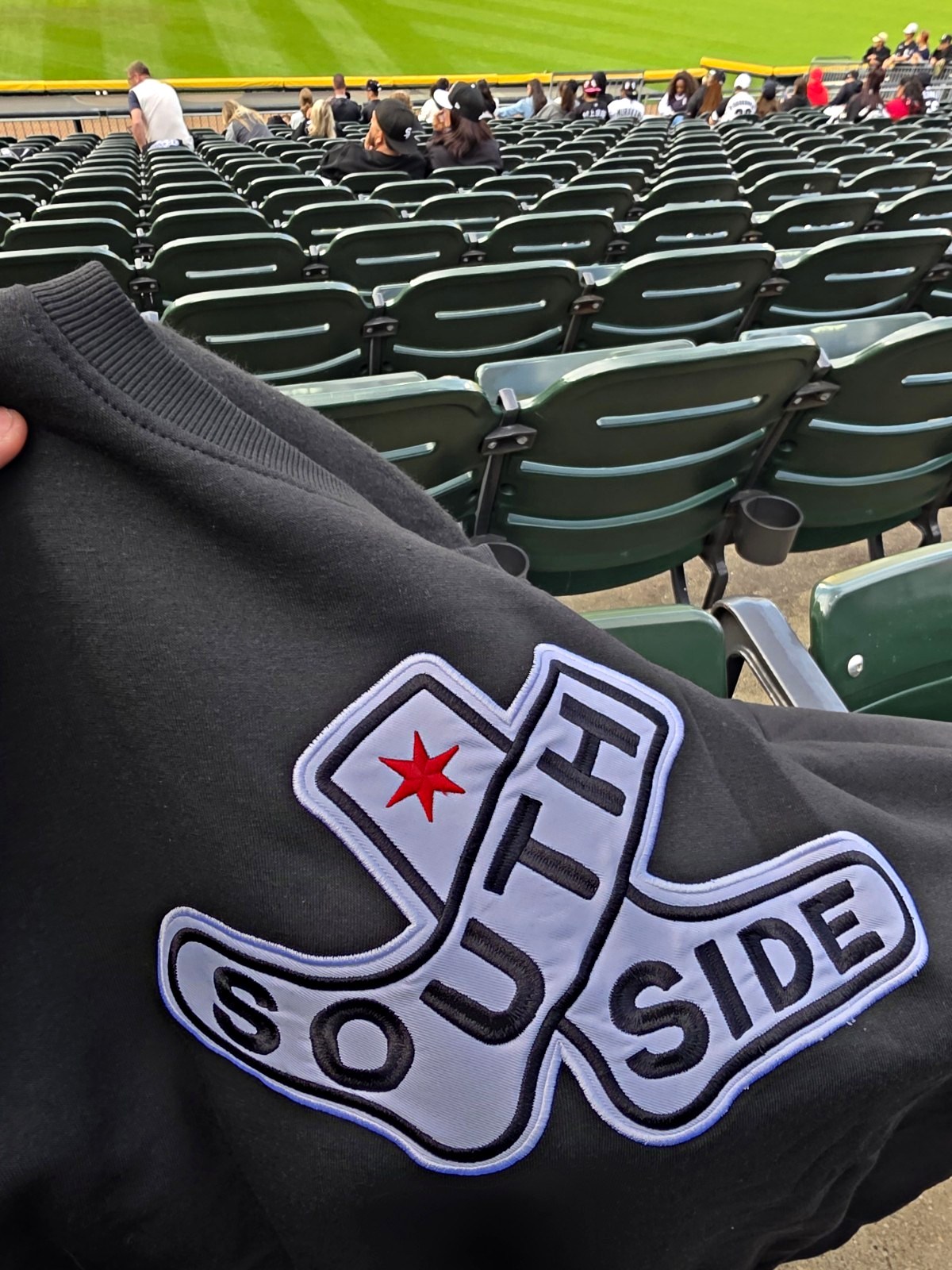 SOUTH SIDE WHITE SOX SWEATER SGA 09/26/2026 SIZE XL SOUTH SIDE WHITE SOX SWEATER SGA 09/26/2026 SIZE XL
