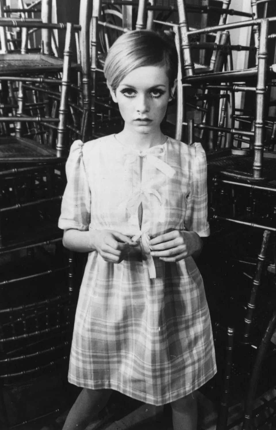 A Twiggy English Black And White 8.5x11 Picture Celebrity RePrint A Twiggy English Black And White 8.5x11 Picture Celebrity RePrint