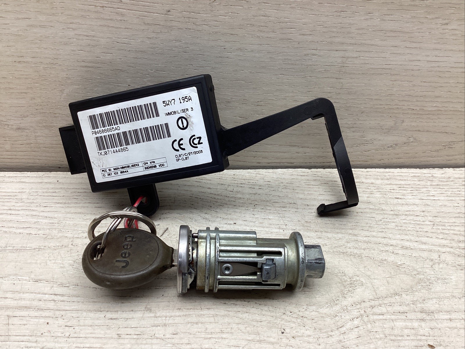 01-04 Jeep Grand Cherokee Ignition Lock Cylinder Immobilizer Module 04686665AD