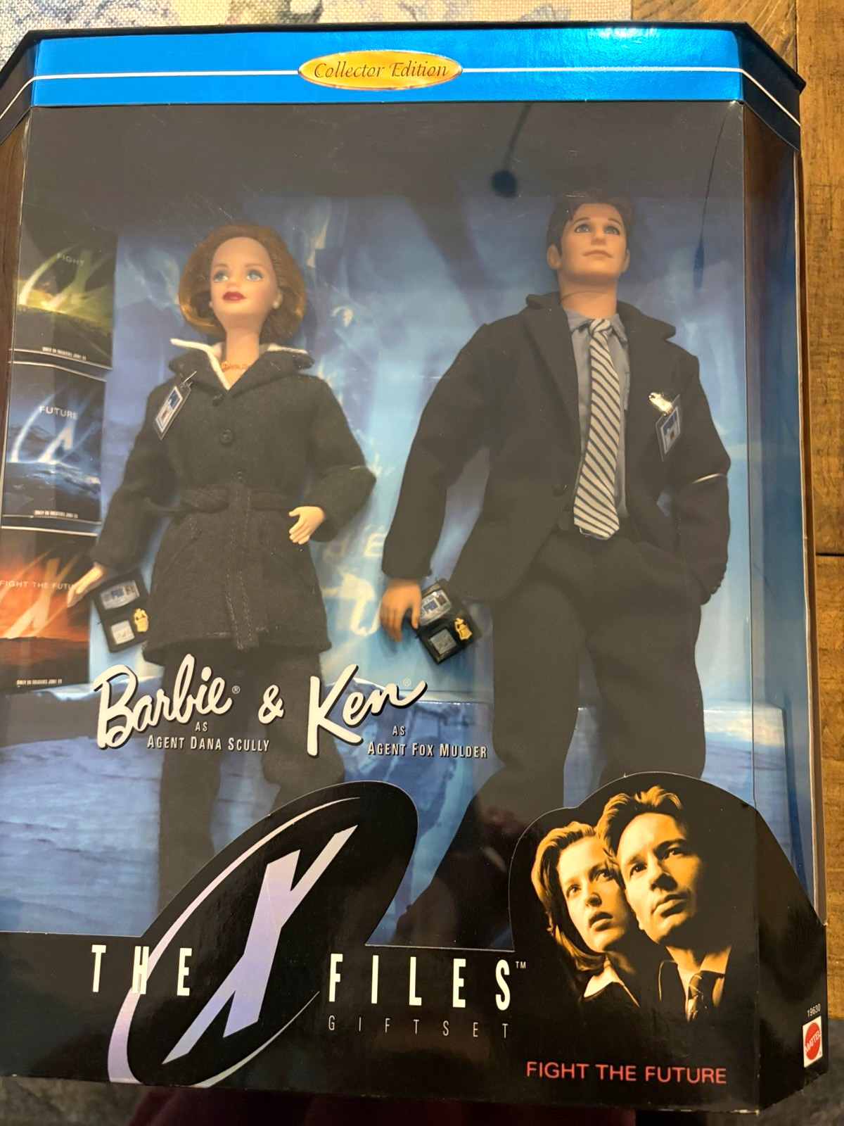 Barbie The X-Files Barbie & Ken Fight the Future Collector Gift Set 1998 Barbie The X-Files Barbie & Ken Fight the Future Collector Gift Set 1998
