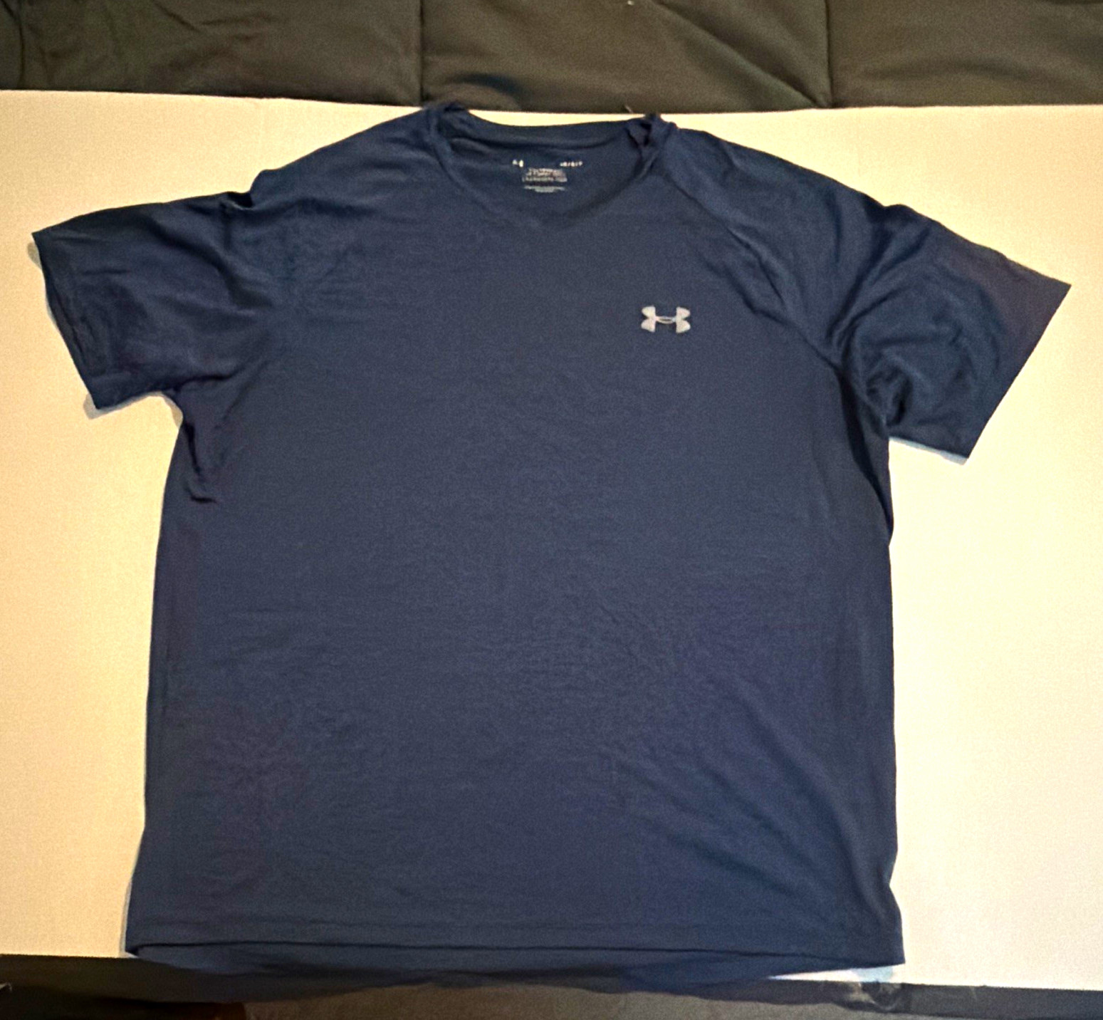 Under Armour Tech Men’s Blue V-Neck Short Sleeve T-Shirt L Stretch Polyester