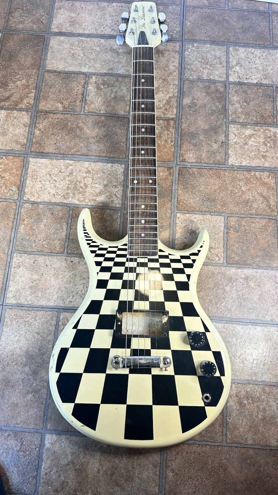 Vintage 1970s80s Des Lauriers Electric Guitar  DE-6OCB