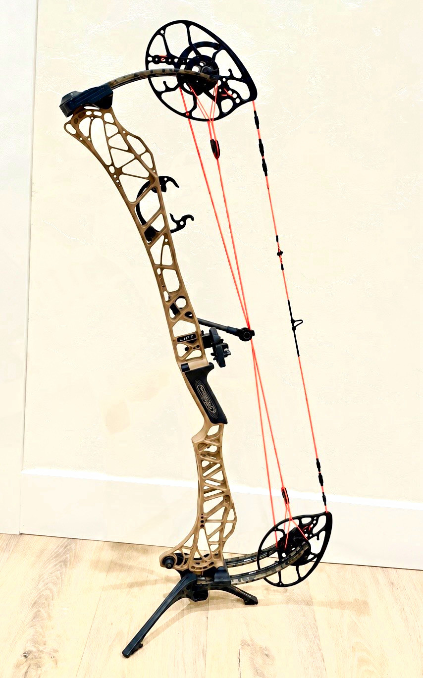 Mathews Lift 33” Right Hand. Earth riser W/ bottomland limbs Mathews Lift 33” Right Hand. Earth riser W/ bottomland limbs