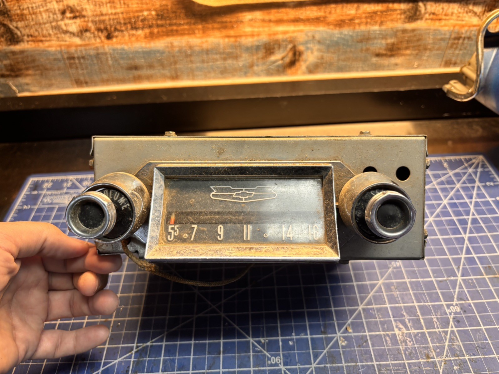vintage 1957 Chevrolet Bel Air / 210 / 150 AM Pushbutton Radio