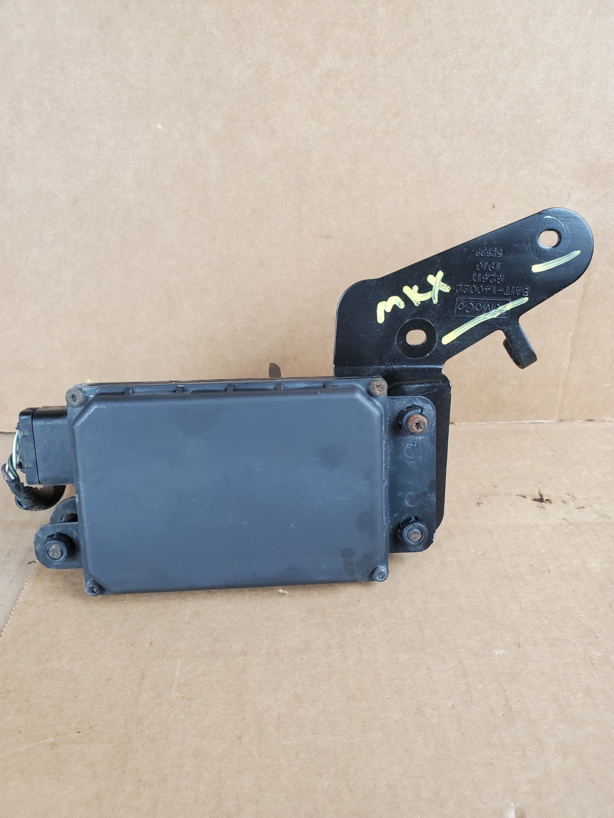 2011-2015 Lincoln MKX Adaptive Cruise Control Distance Sensor Module + BRACKET 2011-2015 Lincoln MKX Adaptive Cruise Control Distance Sensor Module + BRACKET