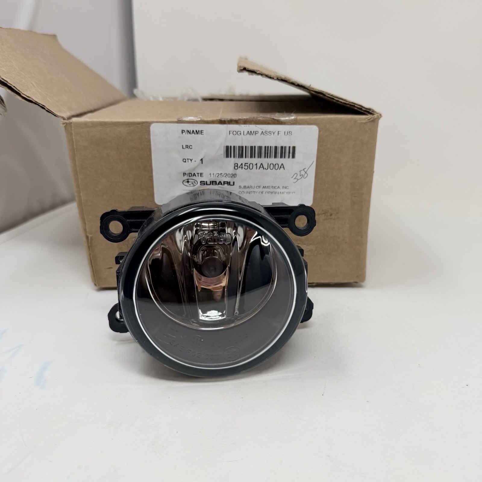 2010-2012 Subaru Ouitback Fog Lamp Assembly 84501AJ00A New Genuine OEM