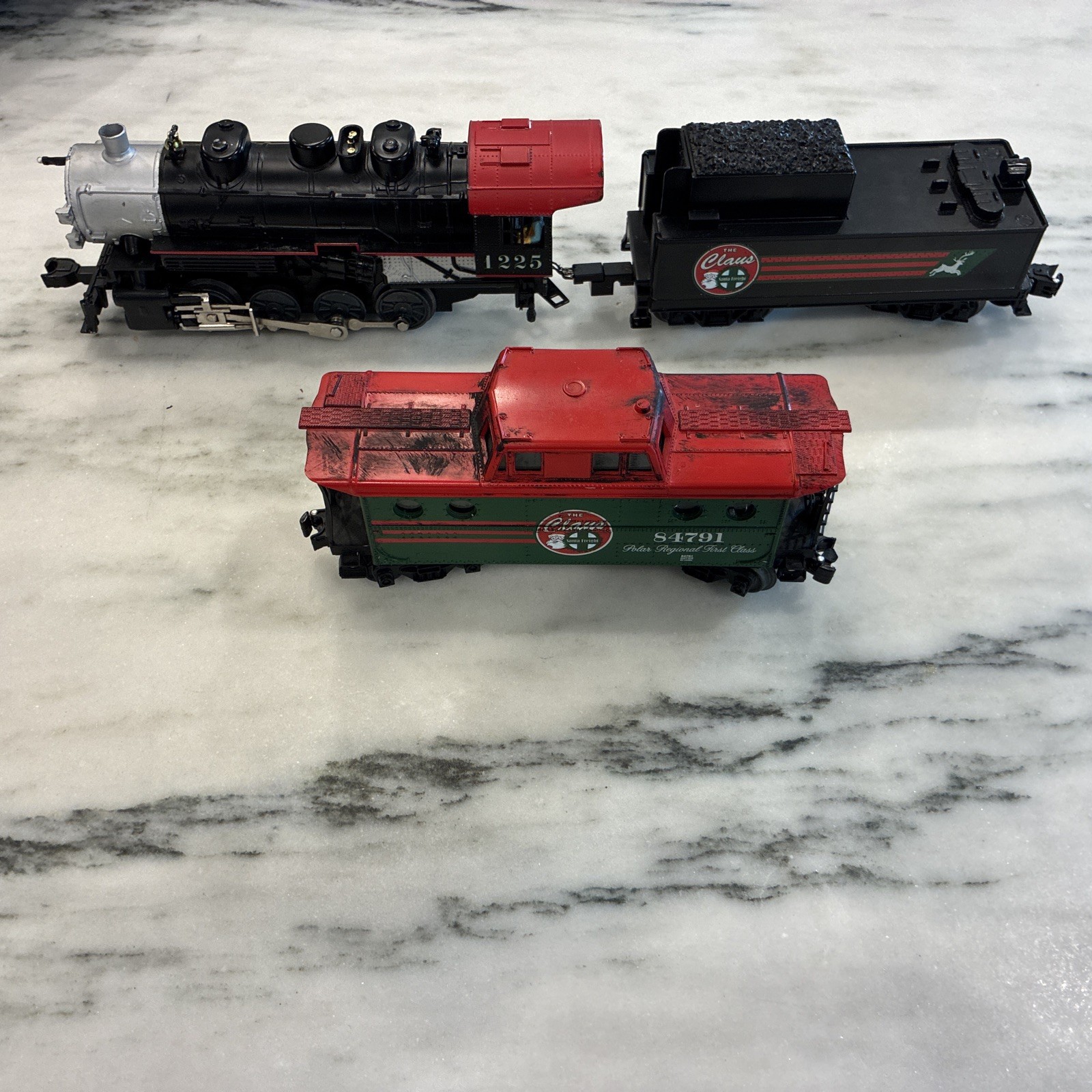Lionel 6-84787 Santa Freight Christmas O Gauge Set With LionChief And Bluetooth